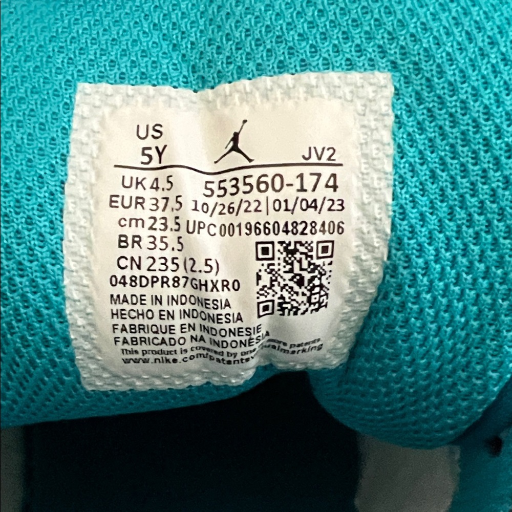 NWOT Nike Jordan 1 Low Aquatone (553560-174) Teal and White. Boys size 5Y - Picture 9 of 10